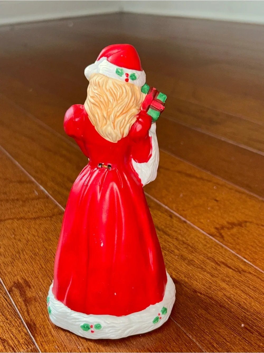 Vintage House Of Lloyd Christmas Around The World Christmas Caroler Bell 1989